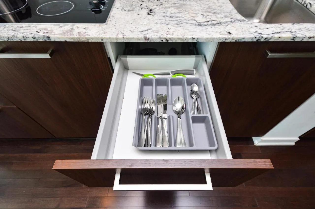 Minutes Walk To Scotiabank Arena,Tiff, Mtcc,Cn Tower Condo Downtown Toronto 0*,  Canada
