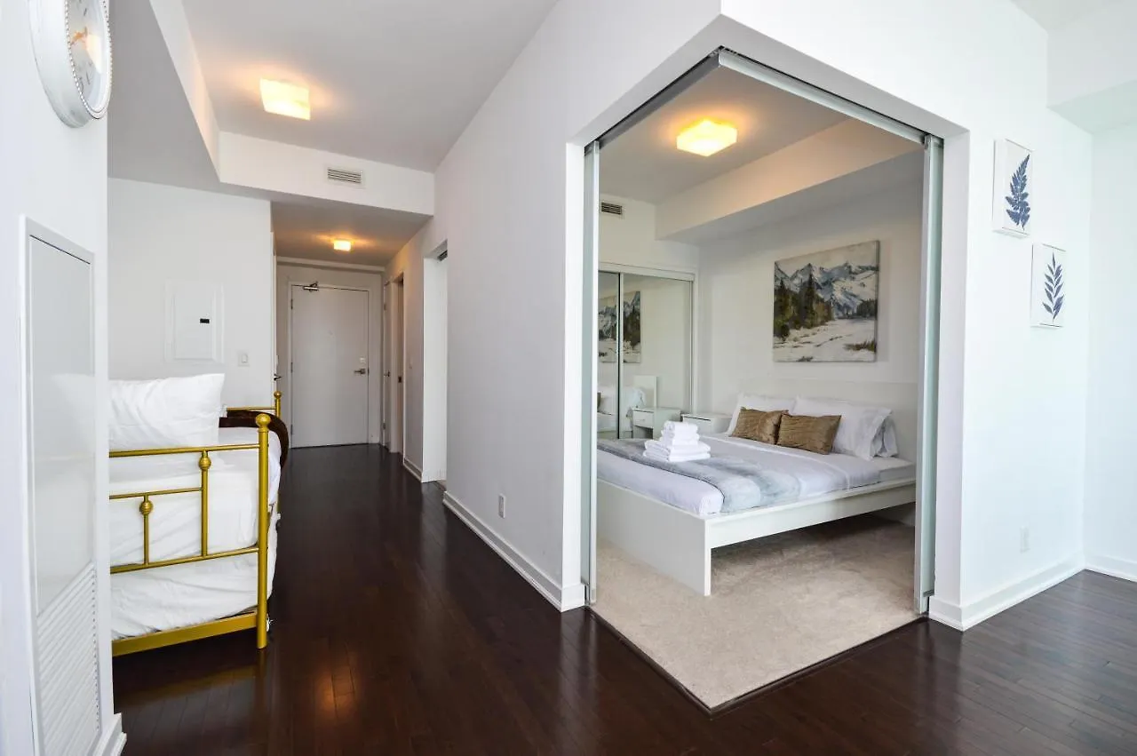 Apartment Minutes Walk To Scotiabank Arena,Tiff, Mtcc,Cn Tower Condo Downtown Toronto