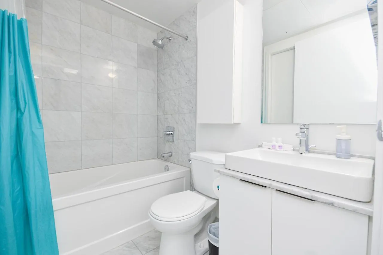 Minutes Walk To Scotiabank Arena,Tiff, Mtcc,Cn Tower Condo Downtown Toronto 0*,
