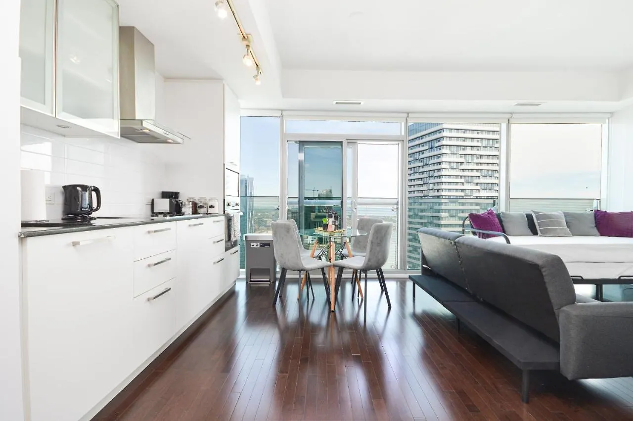 Apartment Minutes Walk To Scotiabank Arena,Tiff, Mtcc,Cn Tower Condo Downtown Toronto