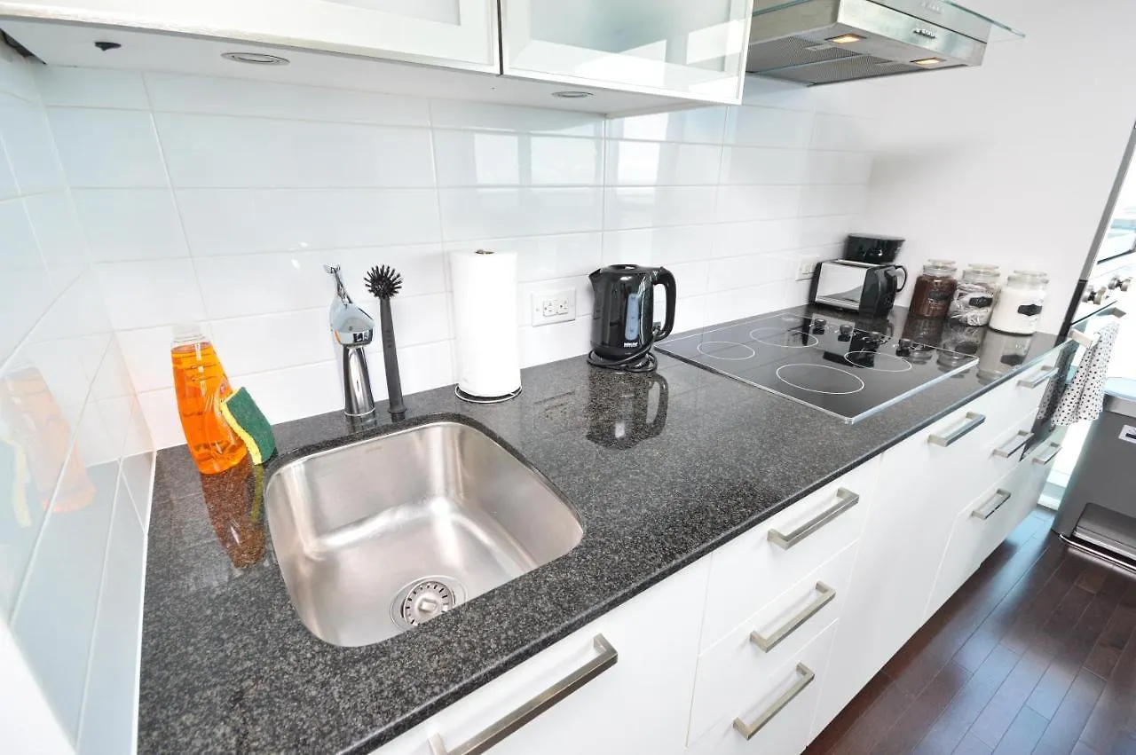Minutes Walk To Scotiabank Arena,Tiff, Mtcc,Cn Tower Condo Downtown Toronto
