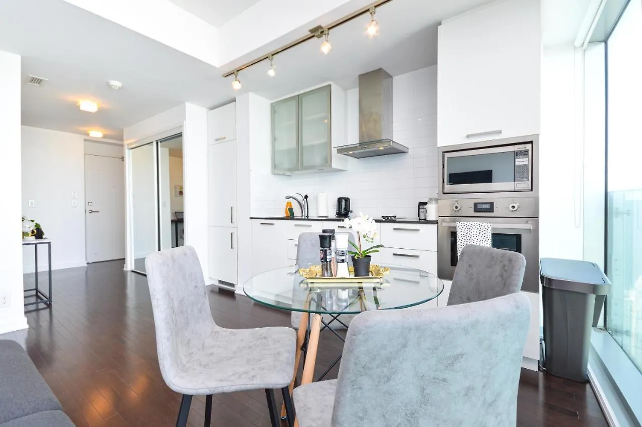 Minutes Walk To Scotiabank Arena,Tiff, Mtcc,Cn Tower Condo Downtown Toronto Canada