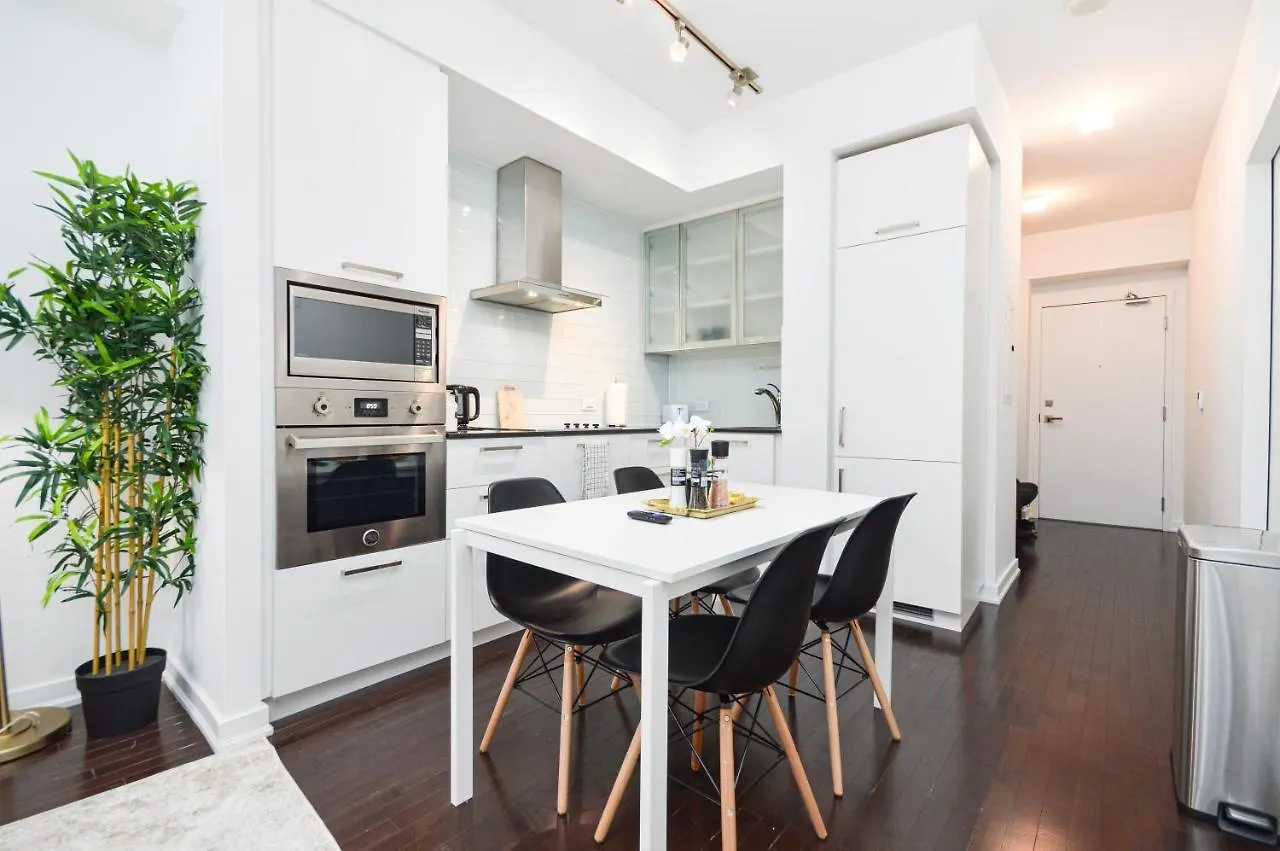 Minutes Walk To Scotiabank Arena,Tiff, Mtcc,Cn Tower Condo Downtown Toronto