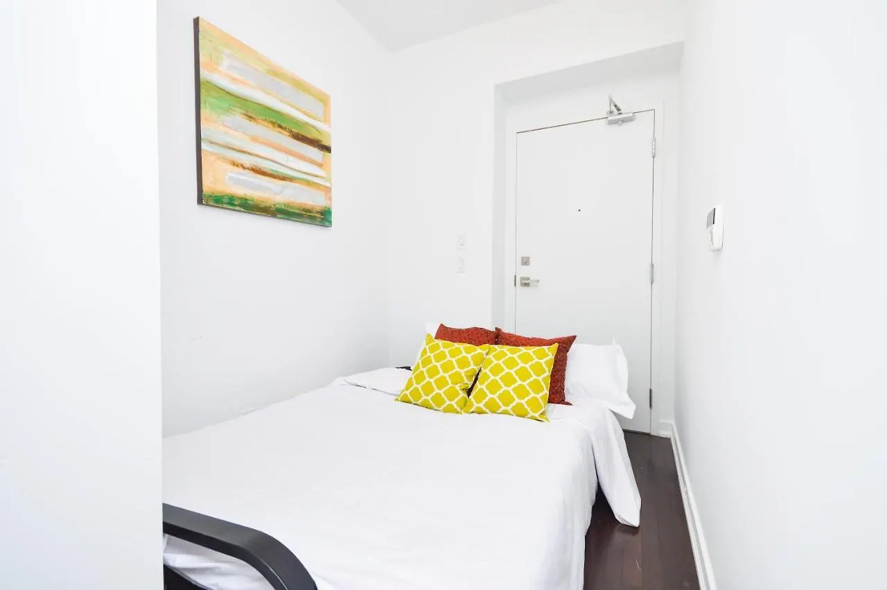 Apartment Minutes Walk To Scotiabank Arena,Tiff, Mtcc,Cn Tower Condo Downtown Toronto