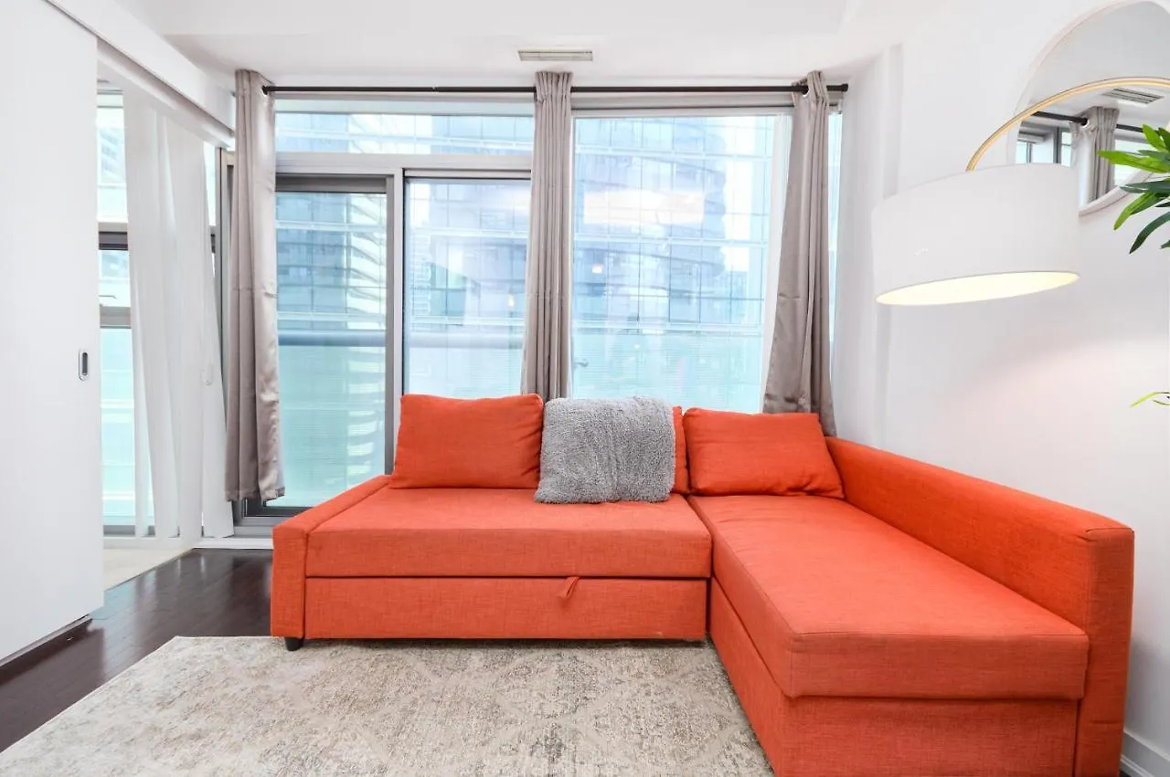 Minutes Walk To Scotiabank Arena,Tiff, Mtcc,Cn Tower Condo Downtown Toronto 0*,
