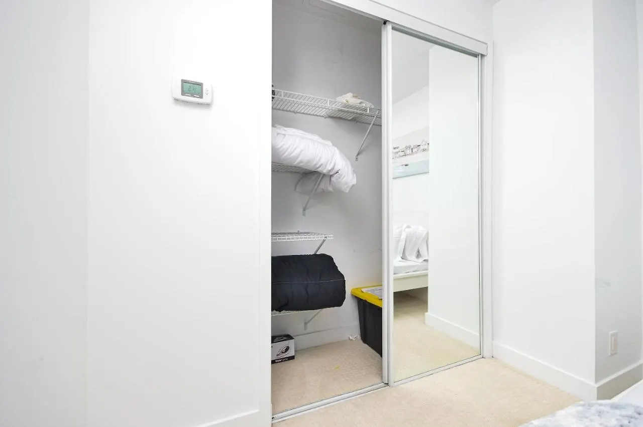 Minutes Walk To Scotiabank Arena,Tiff, Mtcc,Cn Tower Condo Downtown Toronto Apartment
