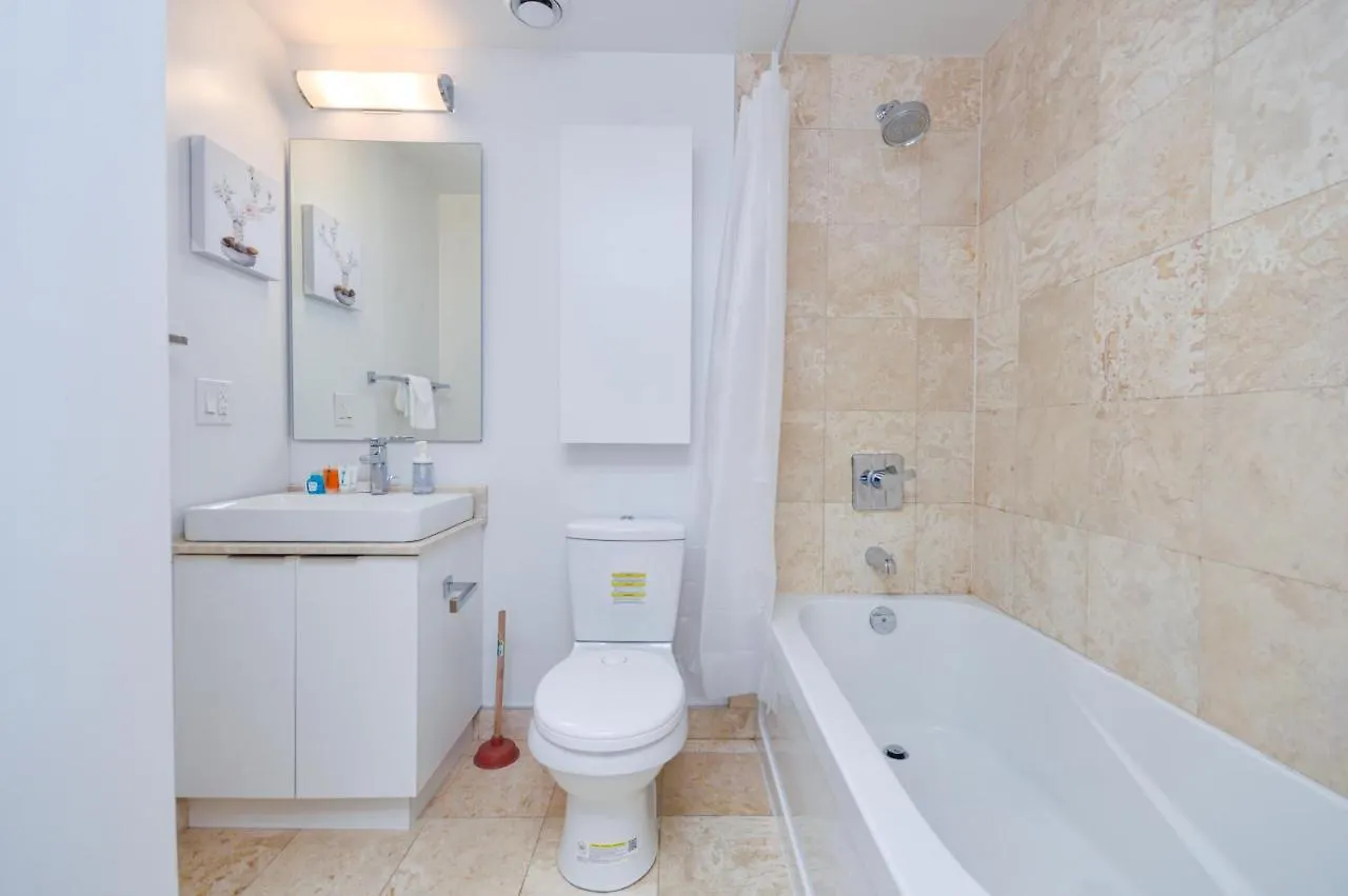 Minutes Walk To Scotiabank Arena,Tiff, Mtcc,Cn Tower Condo Downtown Toronto Apartment