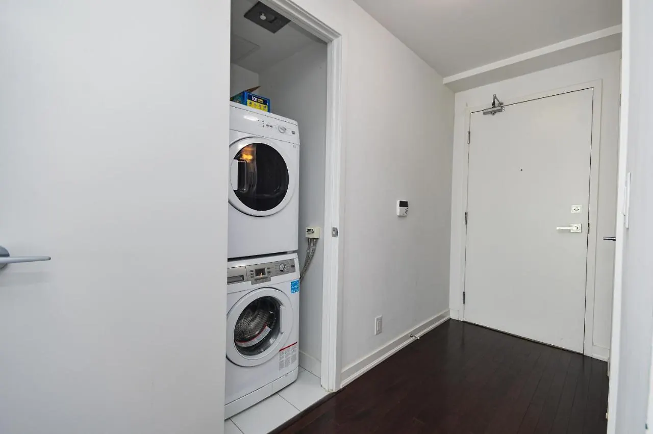 Minutes Walk To Scotiabank Arena,Tiff, Mtcc,Cn Tower Condo Downtown Toronto Canada