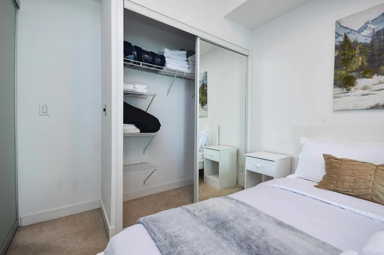 Minutes Walk To Scotiabank Arena,Tiff, Mtcc,Cn Tower Condo Downtown Toronto Canada