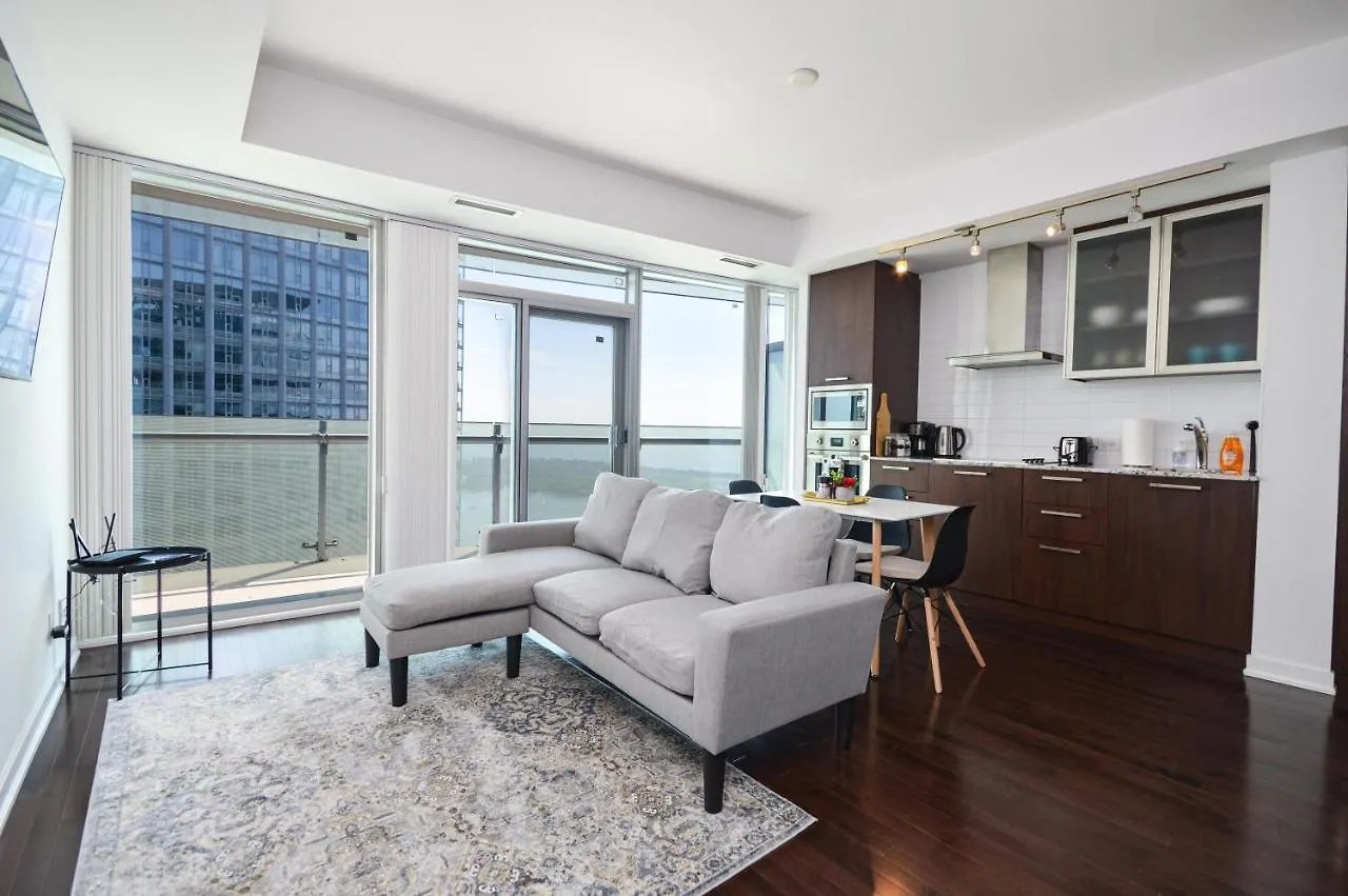Minutes Walk To Scotiabank Arena,Tiff, Mtcc,Cn Tower Condo Downtown Toronto 0*,