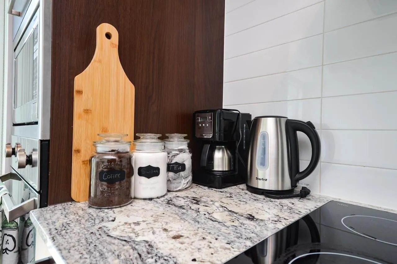 Minutes Walk To Scotiabank Arena,Tiff, Mtcc,Cn Tower Condo Downtown Toronto Apartment