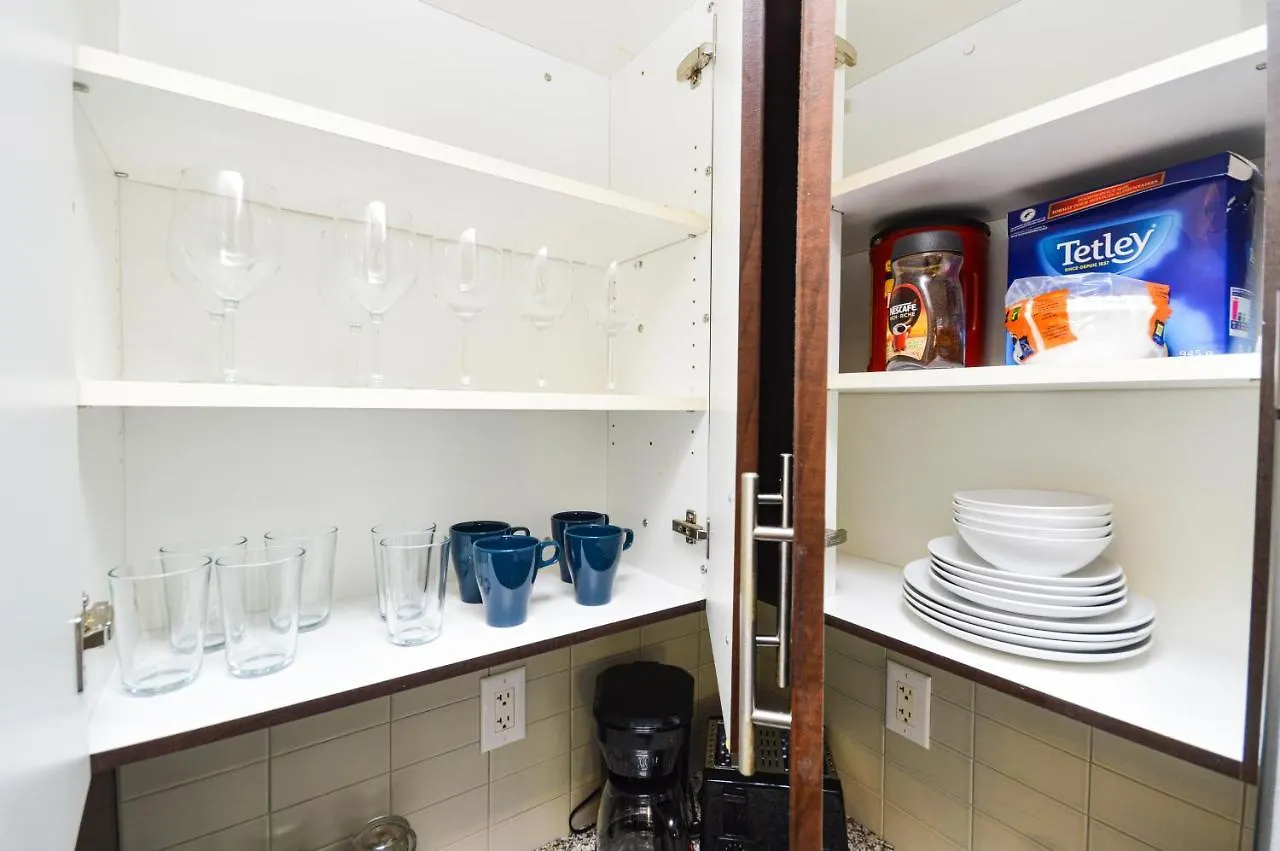 Minutes Walk To Scotiabank Arena,Tiff, Mtcc,Cn Tower Condo Downtown Toronto Apartment