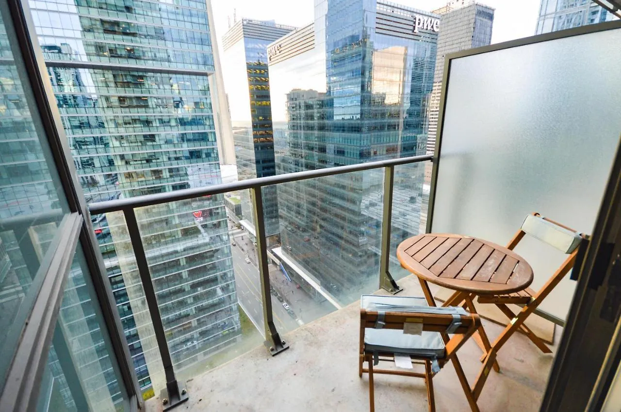 Apartment Minutes Walk To Scotiabank Arena,Tiff, Mtcc,Cn Tower Condo Downtown Toronto