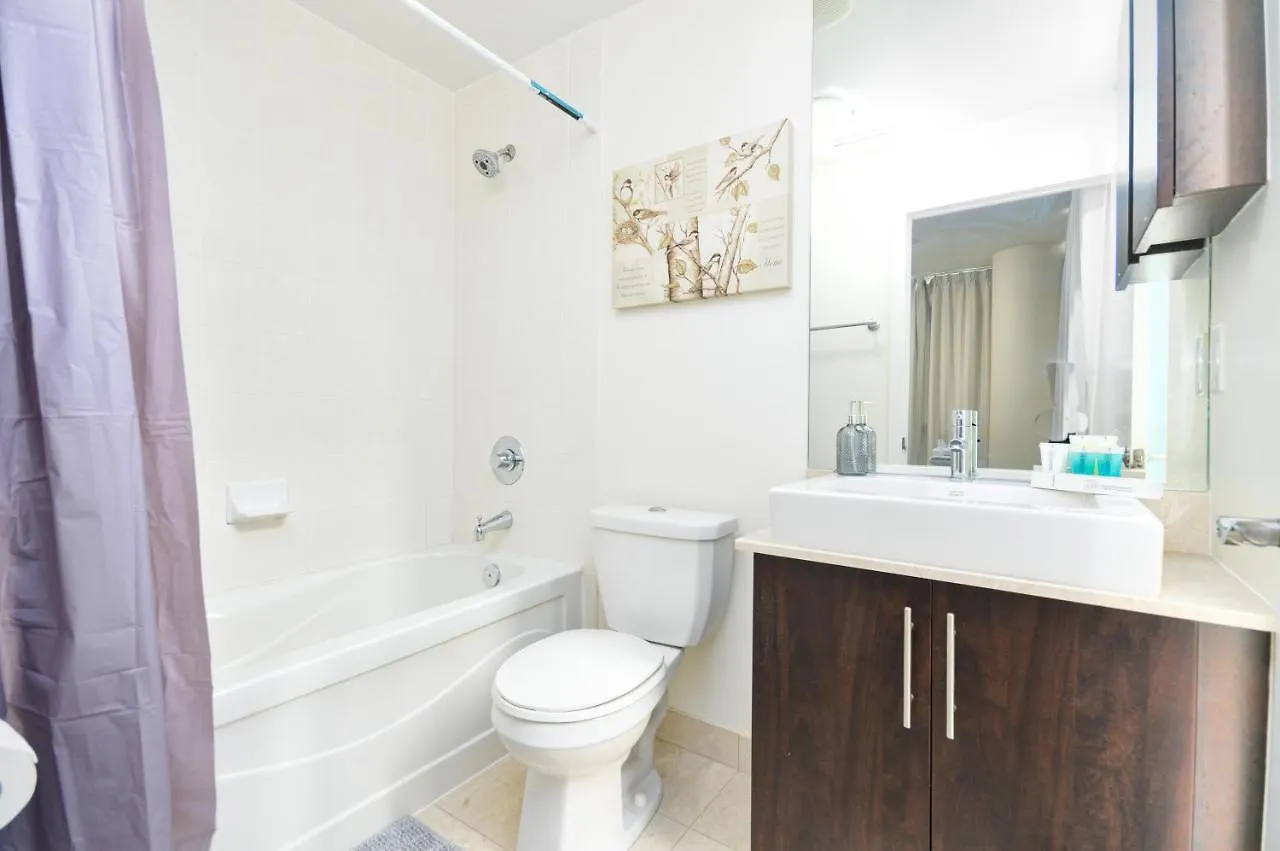 Apartment Minutes Walk To Scotiabank Arena,Tiff, Mtcc,Cn Tower Condo Downtown Toronto