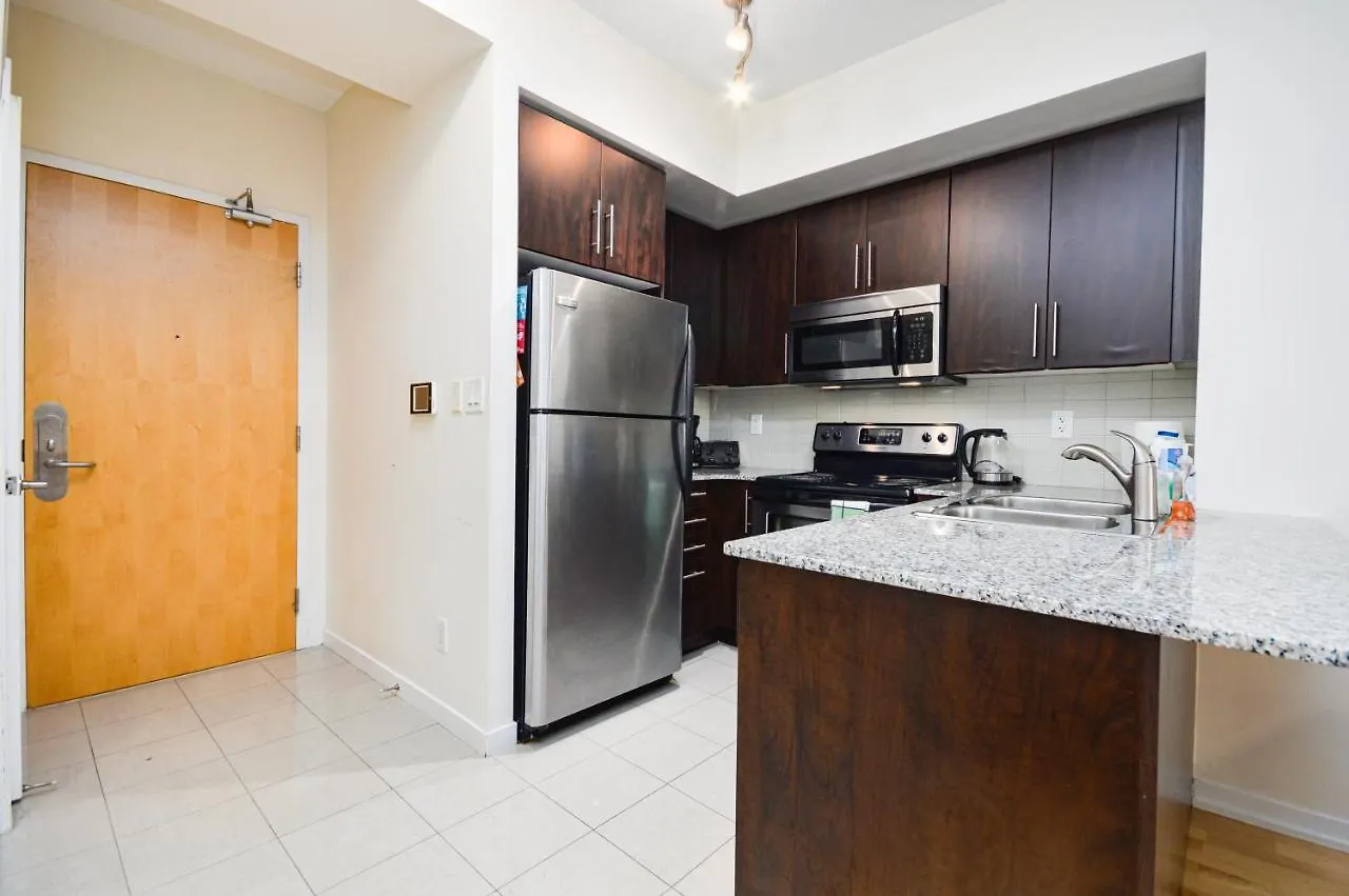 Apartment Minutes Walk To Scotiabank Arena,Tiff, Mtcc,Cn Tower Condo Downtown Toronto