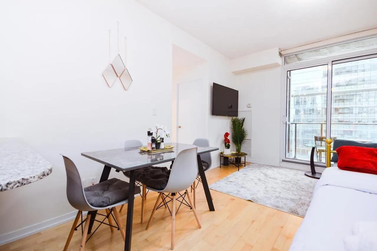 Apartment Minutes Walk To Scotiabank Arena,Tiff, Mtcc,Cn Tower Condo Downtown Toronto