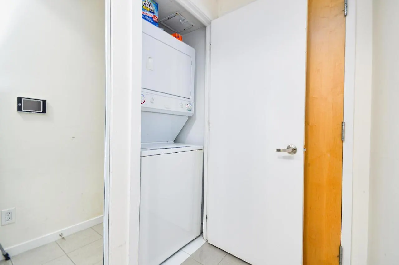 Minutes Walk To Scotiabank Arena,Tiff, Mtcc,Cn Tower Condo Downtown Toronto Canada